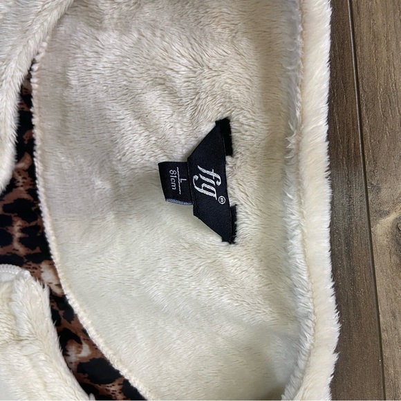 Cream Jacket with Leopard Print Lining - Picture 2 of 4